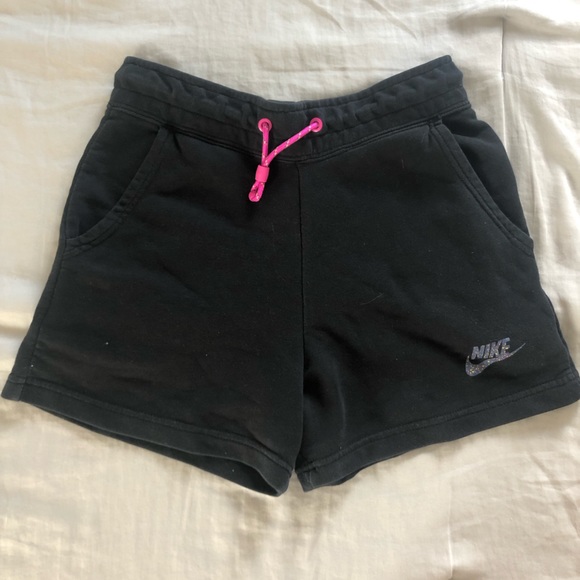 Nike shorts - Picture 1 of 2